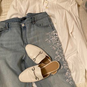 Simply Vera Vera Wang Capri Jeans w/White Embroidery Detail Size 16